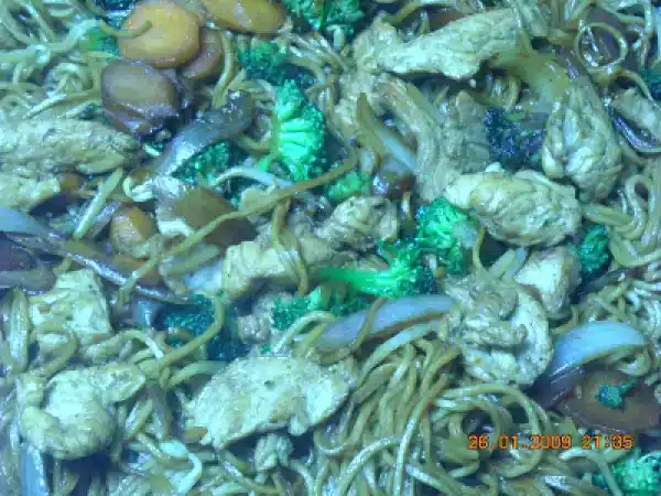 Receita Noodles com legumes e peru