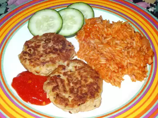 Receita Hambúrgueres de atum + arroz de tomate + picante caseiro
