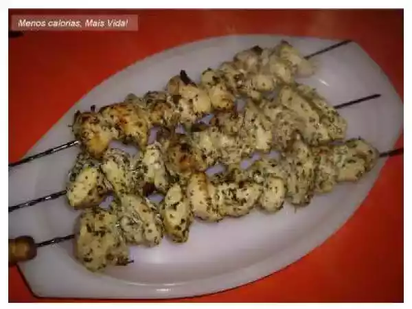 Receita Souvlaki de frango (ou espetadas de frango à moda dos gregos)