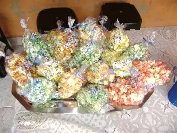 Receita Pipoca doce colorida (érica)