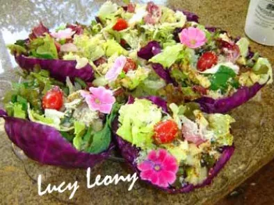 Receita Salada servida nas folhas de repolho roxo - lucy leony
