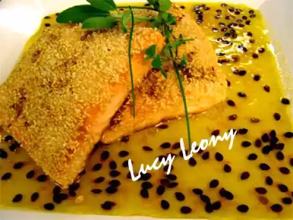 Receita Salmão com crosta de gergelim e molho de maracujá