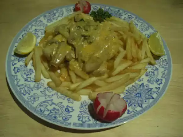 Receita Peitos de frango com molho de natas e cogumelos.