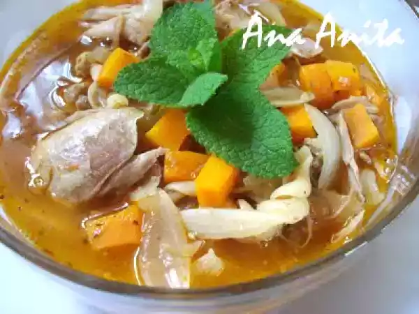 Receita Sopa de galinha caipira com hortelã