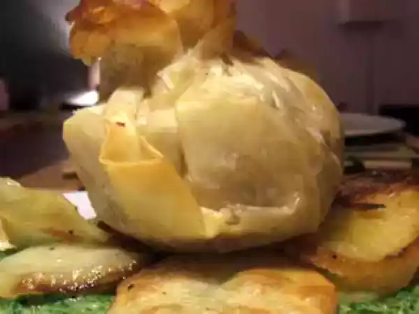 Receita Rebuçado de alheira com esparregado de nabiça e batata assada
