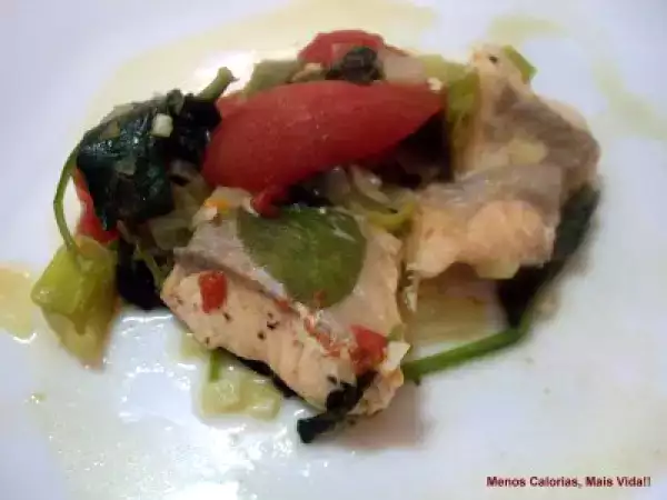 Receita Cubinhos de salmão com legumes