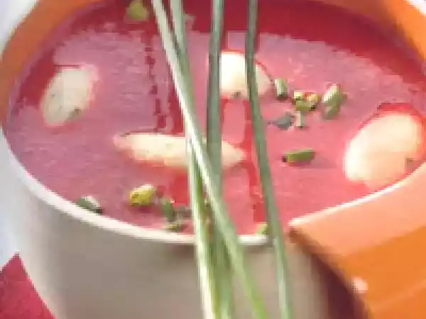 Receita Bimby a vapor: creme de beterraba com bolinhas de rábano