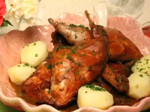 Receita Coelho com vinho tinto