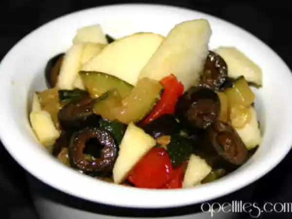 Receita .:salteado de courgete e maçã com azeitonas