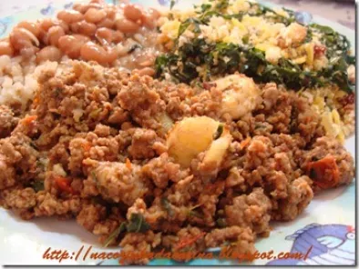 Receita Prato do dia: arroz, feijão, carne moída com banana e farofa de couve