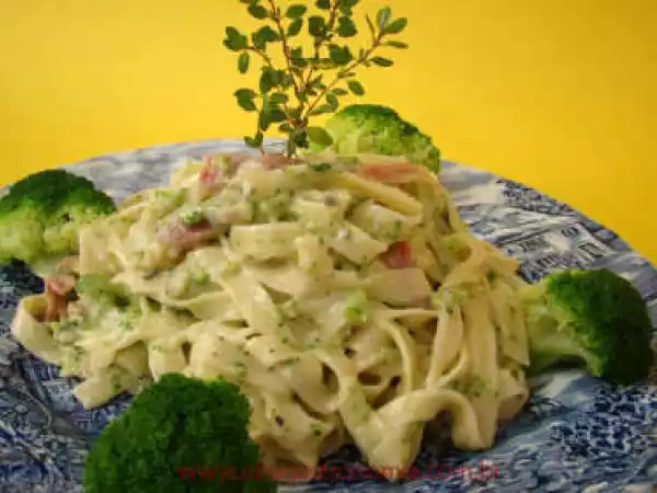 Receita Fetuccine com molho de brócolis e gorgonzola