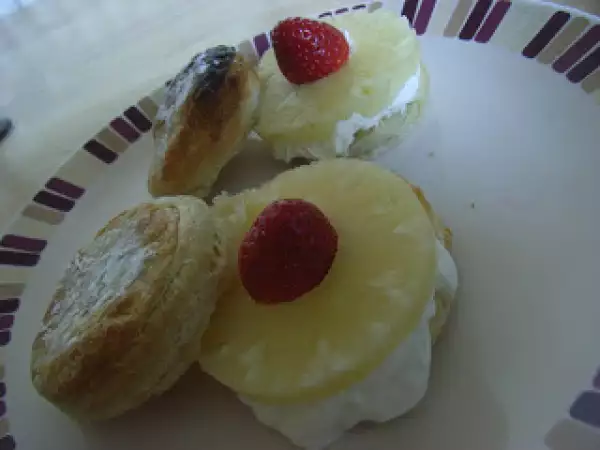 Receita Cones de massa folhada e ananás