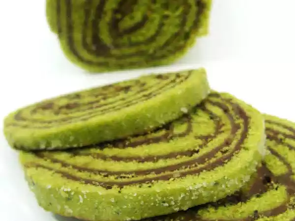 Receita Bolo de rolo de matchá e um agradecimento