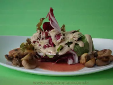 Receita Salada de folhas, cogumelos e carpaccio com molho balsâmico