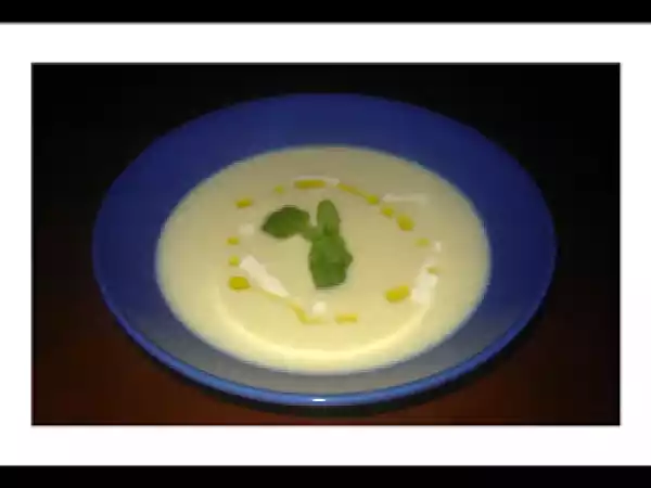 Receita Dia branco - creme de alho francês e courgette com natas