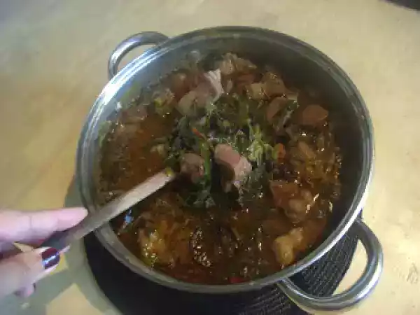 Receita Feijoada de carnes e feijão preto.