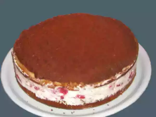 Receita Bolo esponja victoria com cobertura de chocolate e recheio de morangos e natas