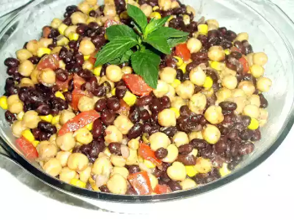 Receita Salada de milho e feijão preto com vinagrete de limão