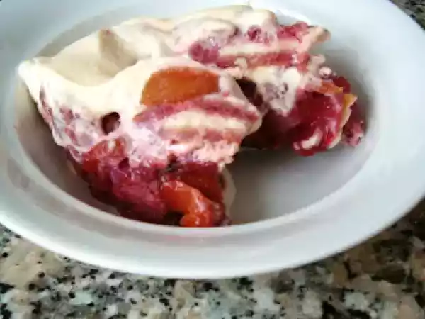 Receita Tiramisu de pêssegos e frutos vermelhos