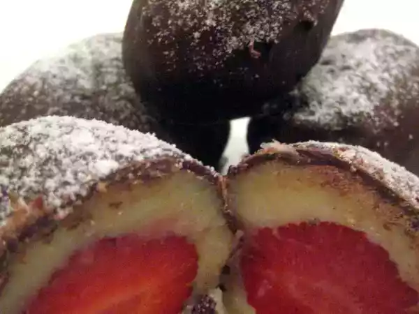 Receita Bombom de morango com beijinho