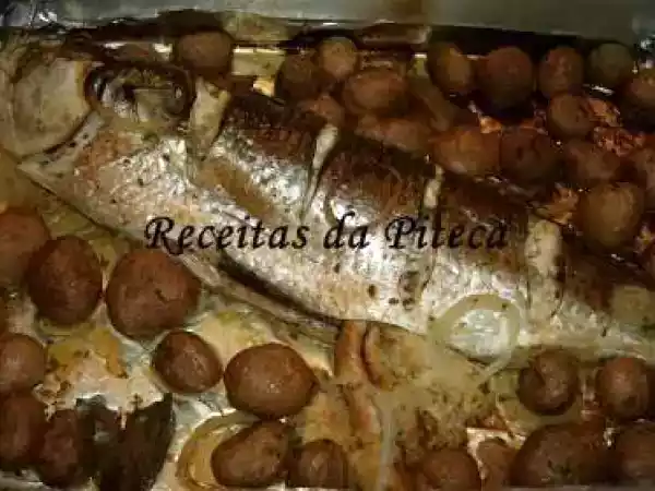 Receita Fataça do mar assada com batatinhas