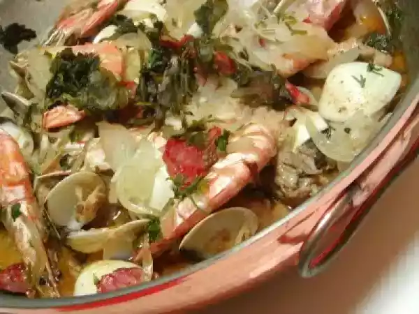 Receita Cataplana de frango com ameijoas e camarão