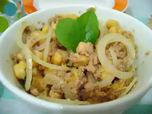 Receita Salada de grão-de-bico, atum e manjericão