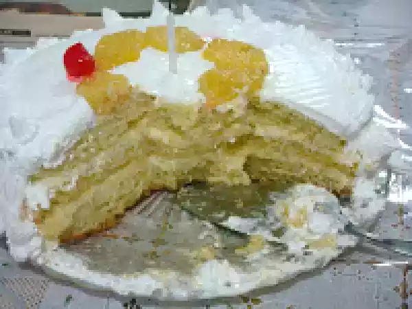 Receita Bolo recheado de abacaxi e creme de côco