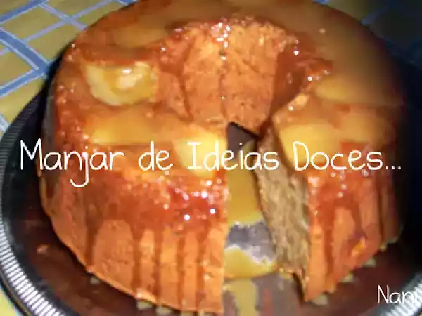 Receita Bolo de maçã e pêra com molho de caramelo
