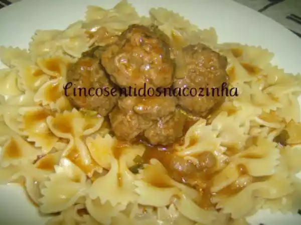 Receita Almôndegas com molho de sopa de rabo de boi