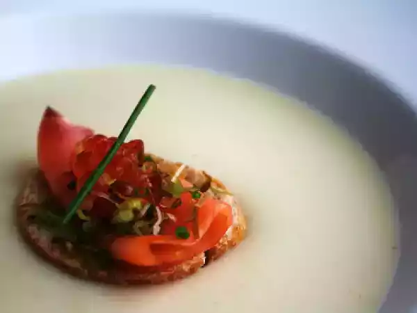 Receita Creme de couve-flor com salmão defumado e ovas de salmão