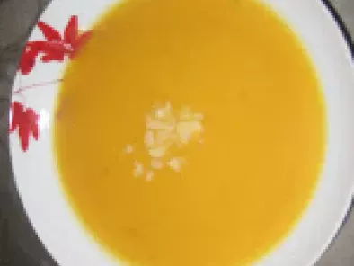 Receita Sopa de abóbora e batata doce com feijão branco e tomilho limão