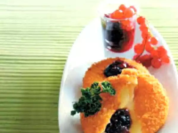 Receita Camembert panado com molho de framboesa