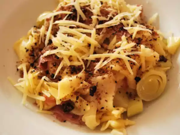 Receita Pappardelle com alho poró e pangrattato de funghi