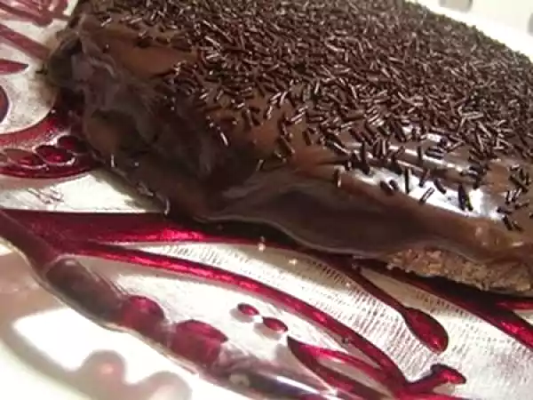 Receita Bolo de chocolate com cobertura de brigadeiro