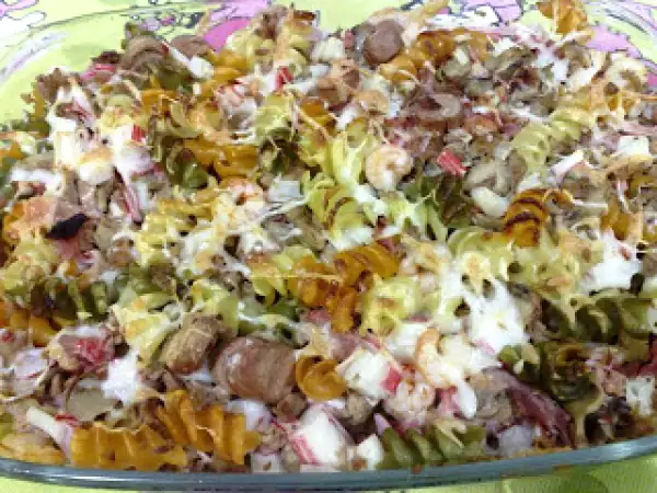 Receita Espirais tricolores gratinada