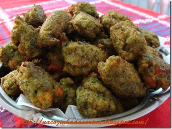 Receita Bolinho de mandioca e espinafre com queijo coalho