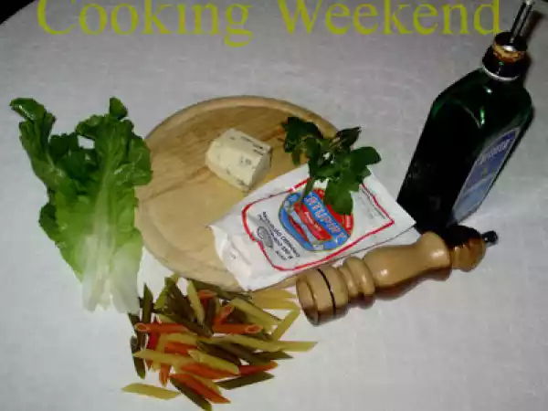 Receita Receitas - pasta com tomates inteiros e escarola ao molho de gorgonzola