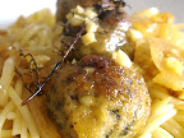 Receita Almôndegas de perú, espinafres, cogumelos e sultanas com molho de mel e limão