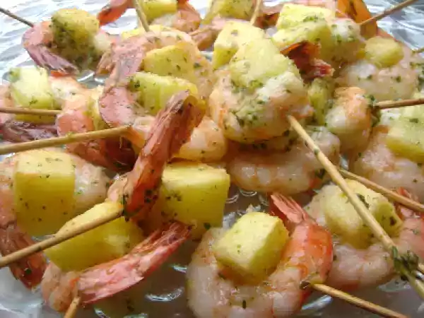 Receita Espetadinhas de camarão com abacaxi