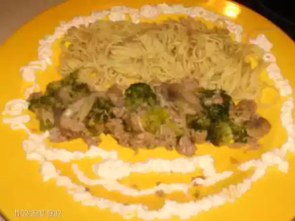Receita Massinha chinesa com broculos, cogumelos e atum