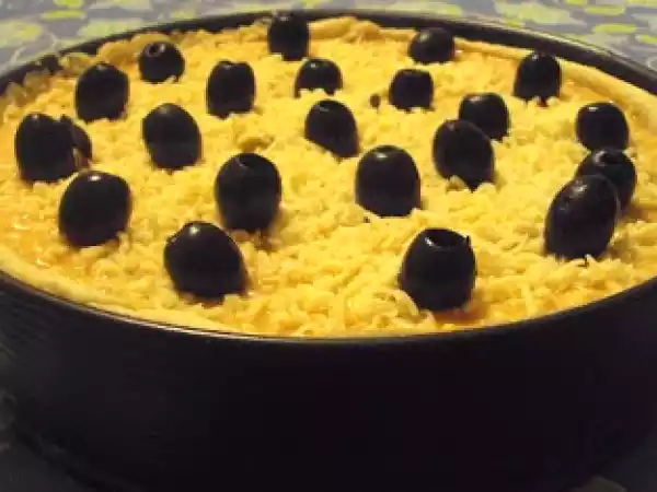 Receita Quiche de salmão fumado, alho françês e cogumelos com mozarella e pecorino