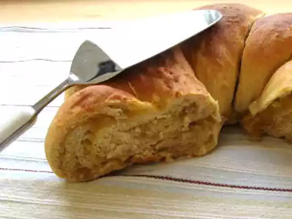 Receita Folar com recheio de doce de ovos