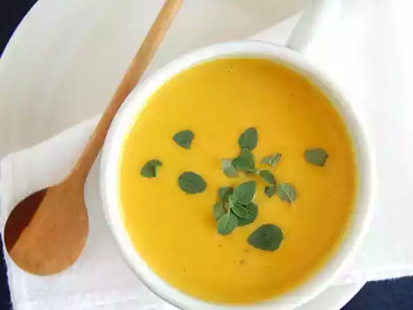 Receita Sopa de abóbora assada com manjerona
