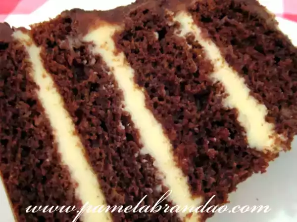 Receita Bolo de chocolate com recheio trufado de maracujá