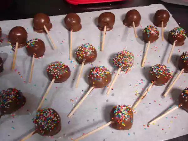 Receita Chocolate cake pops (pirulitos de bolinho de chocolate)
