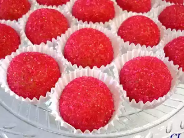 Receita Colorindo a vida de rosa-choque e bolinha de palha italiana com morango