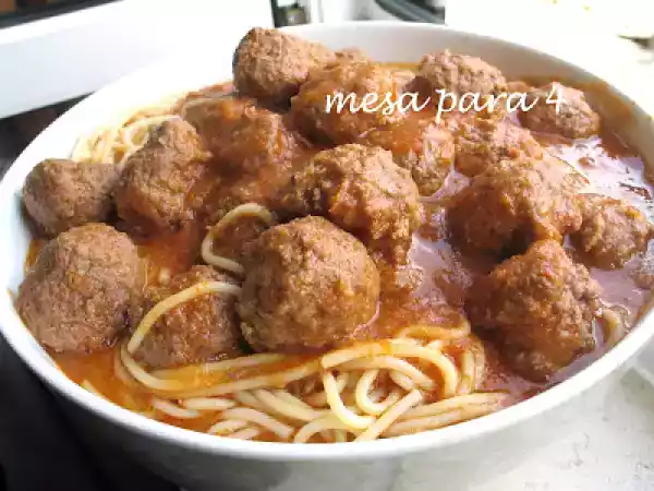 Receita Esparguete com almôndegas