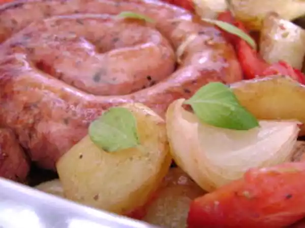 Receita Linguica assada com tomate, cebola e batata