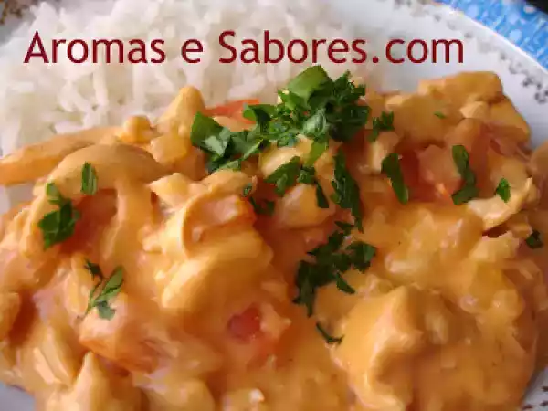 Receita Estrogonofe diferente - frango com pimentão e cachaça